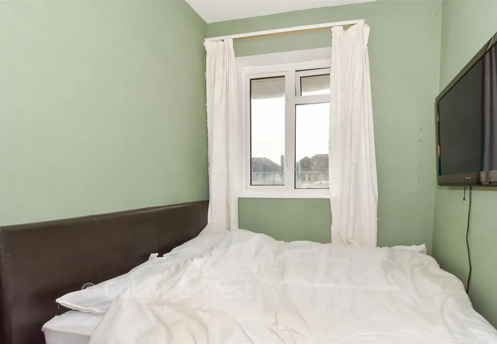 Bedroom 3 - Ardingly Drive, Goring-By-Sea, Worthing, West Sussex - Wards of Kent