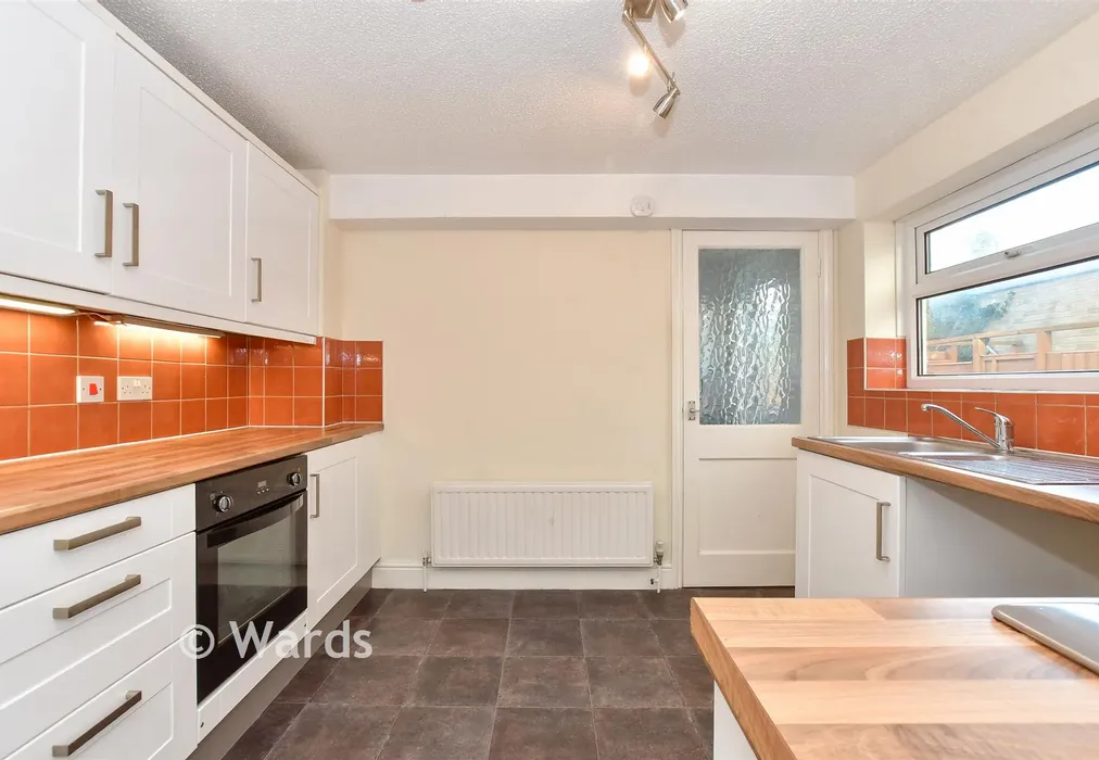 Kitchen - Stanhope Road, Deal, Kent - Wards of Kent