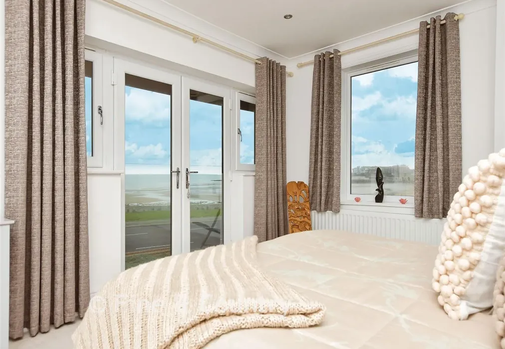 Principal Bedroom - Sea Road, Westgate-On-Sea, Kent - Wards of Kent