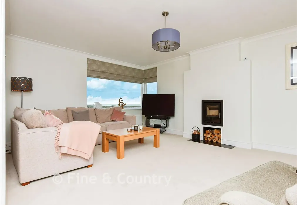 Lounge - Sea Road, Westgate-On-Sea, Kent - Wards of Kent