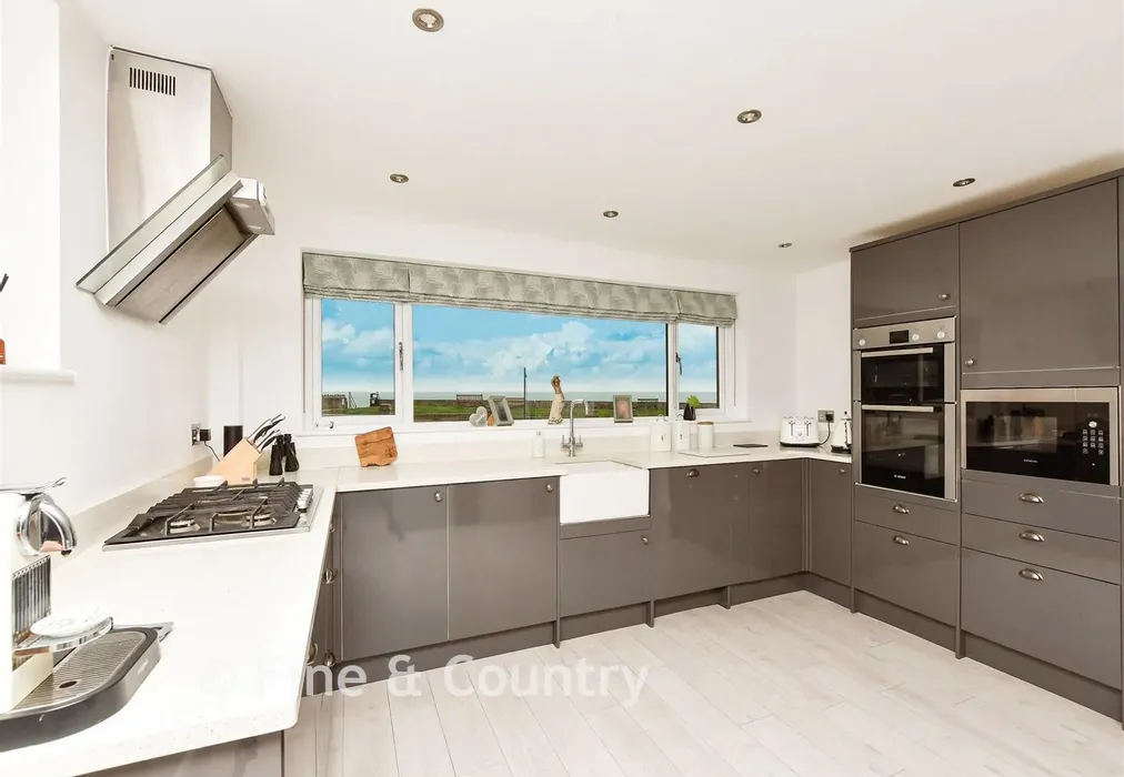 Kitchen - Sea Road, Westgate-On-Sea, Kent - Wards of Kent