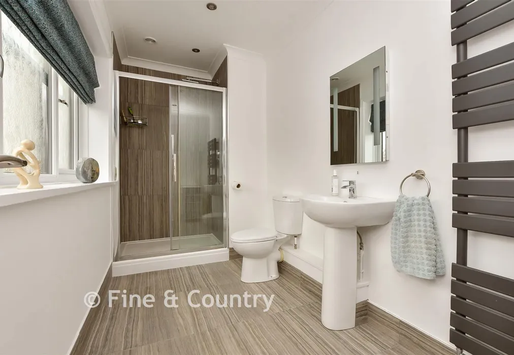 En-Suite - Sea Road, Westgate-On-Sea, Kent - Wards of Kent