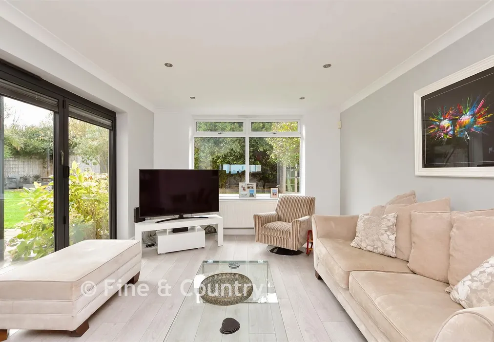 Sitting Room - Sea Road, Westgate-On-Sea, Kent - Wards of Kent