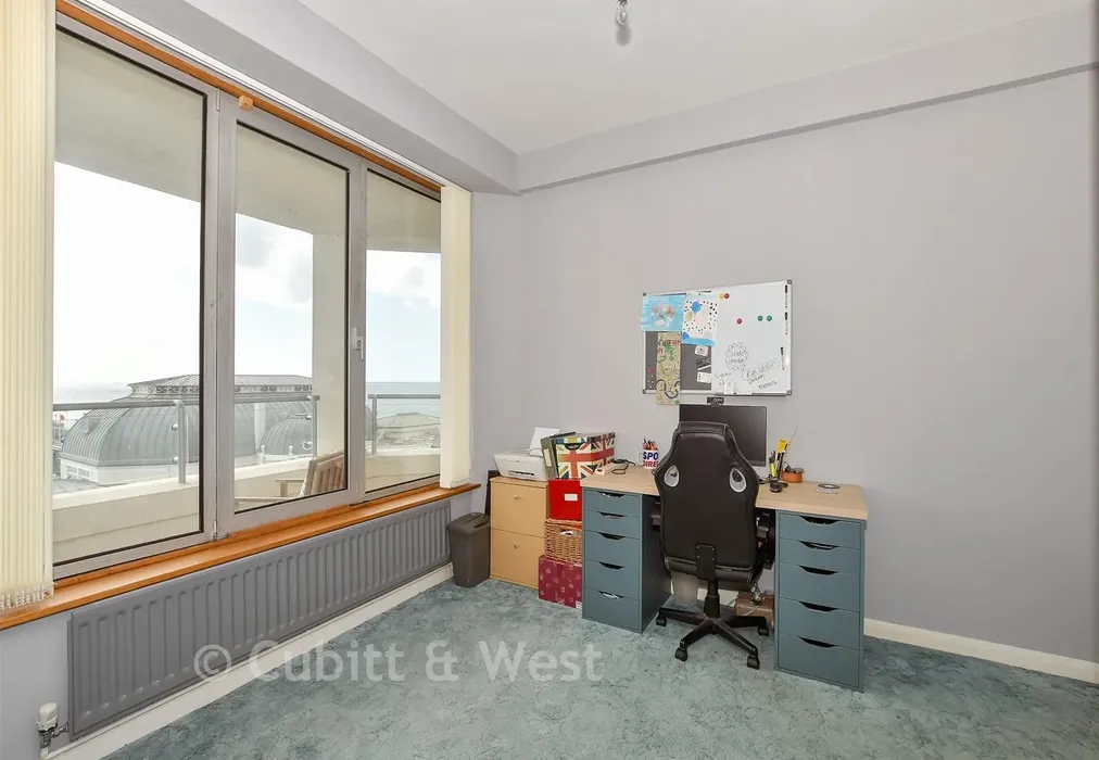 Bedroom 1 - Marine Parade, Worthing, West Sussex - Wards of Kent