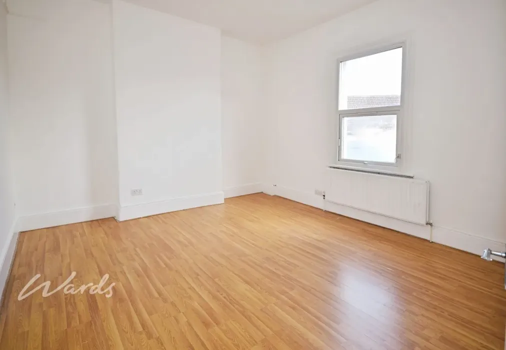 bedroom 1 - Rock Avenue Gillingham ME7 - Wards of Kent