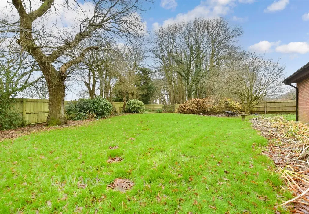 Side Garden - Pay Street, Hawkinge, Folkestone, Kent - Wards of Kent