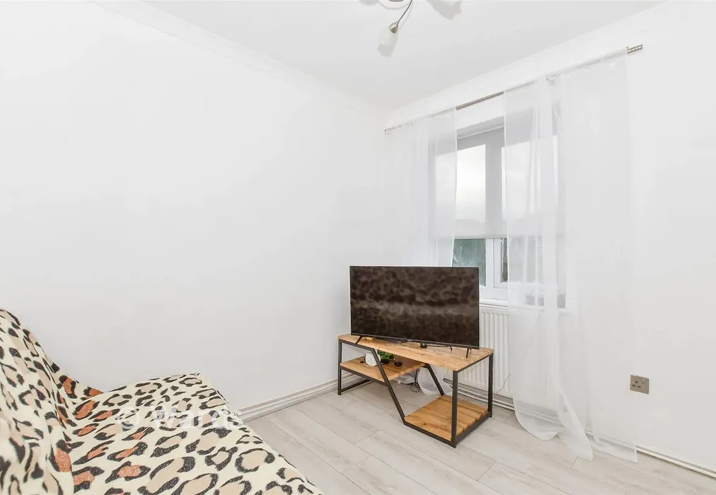 Bedroom 2 - School Lane, Maidstone, Kent - Wards of Kent