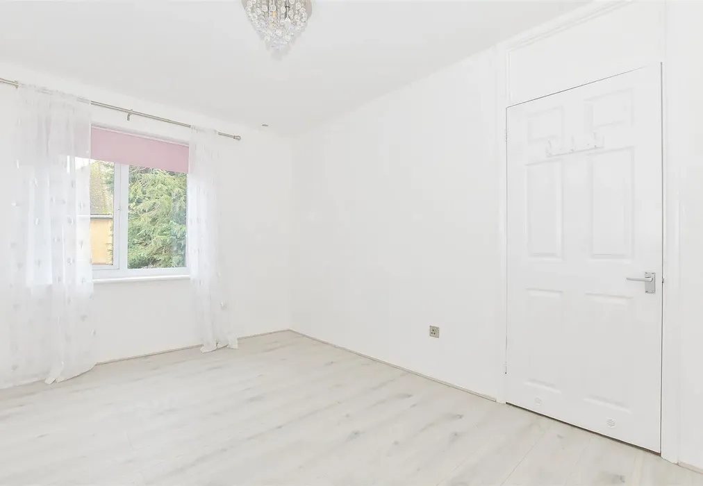 Bedroom 1 - School Lane, Maidstone, Kent - Wards of Kent