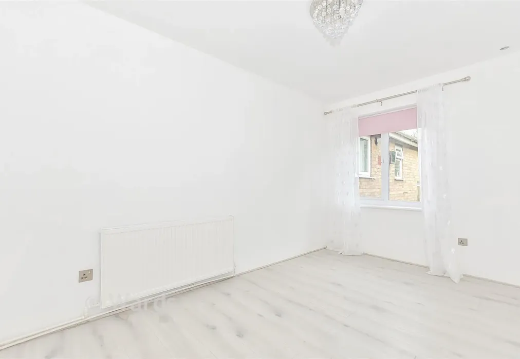 Bedroom 1 - School Lane, Maidstone, Kent - Wards of Kent