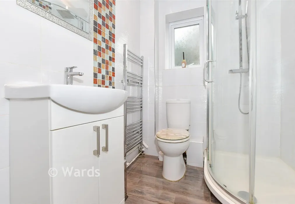 Shower Room - School Lane, Maidstone, Kent - Wards of Kent