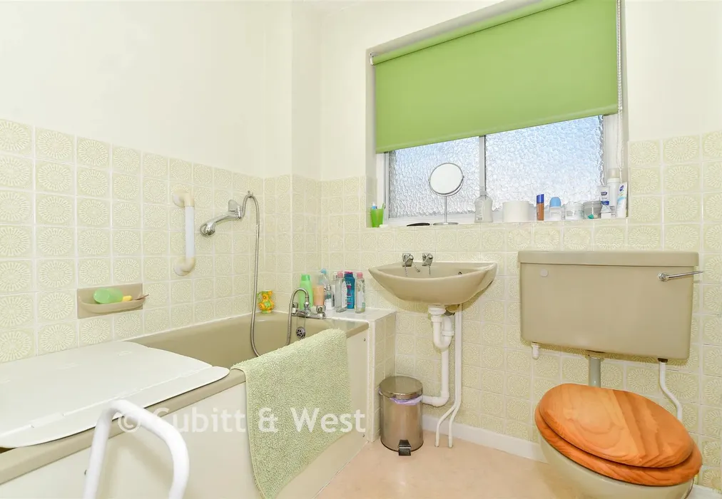 Bathroom - Glebelands, Pulborough, West Sussex - Wards of Kent