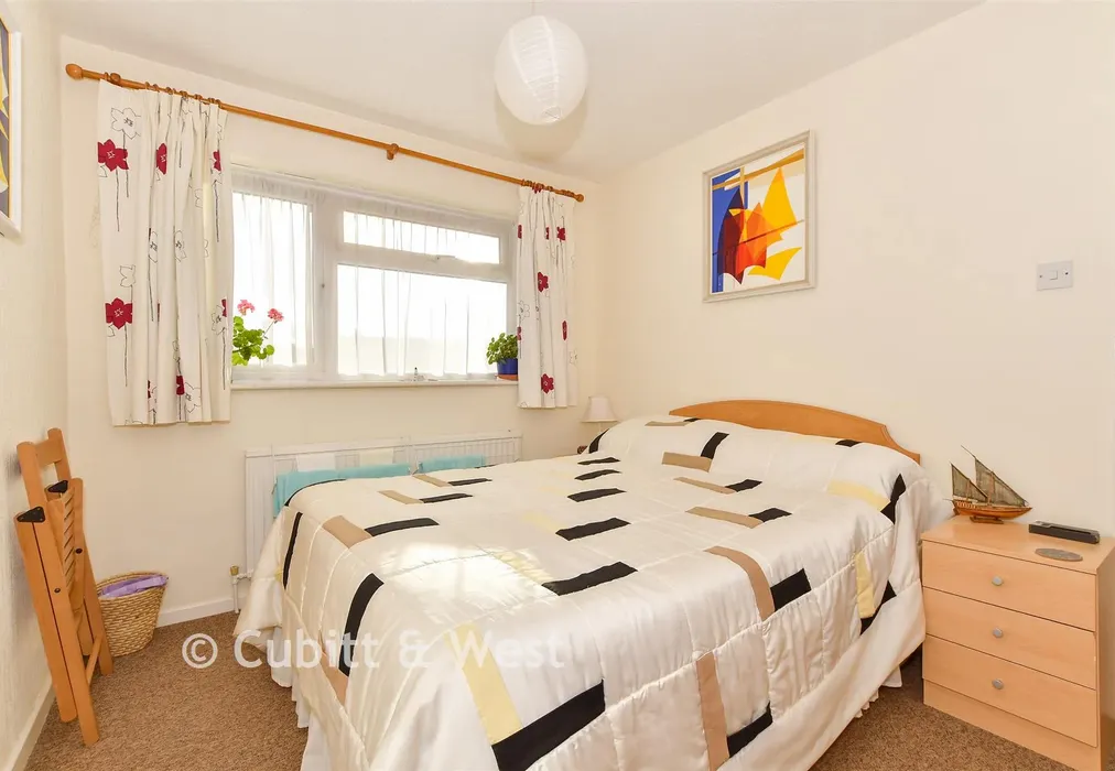Bedroom 2 - Glebelands, Pulborough, West Sussex - Wards of Kent