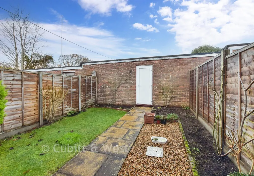 Rear Garden - Glebelands, Pulborough, West Sussex - Wards of Kent