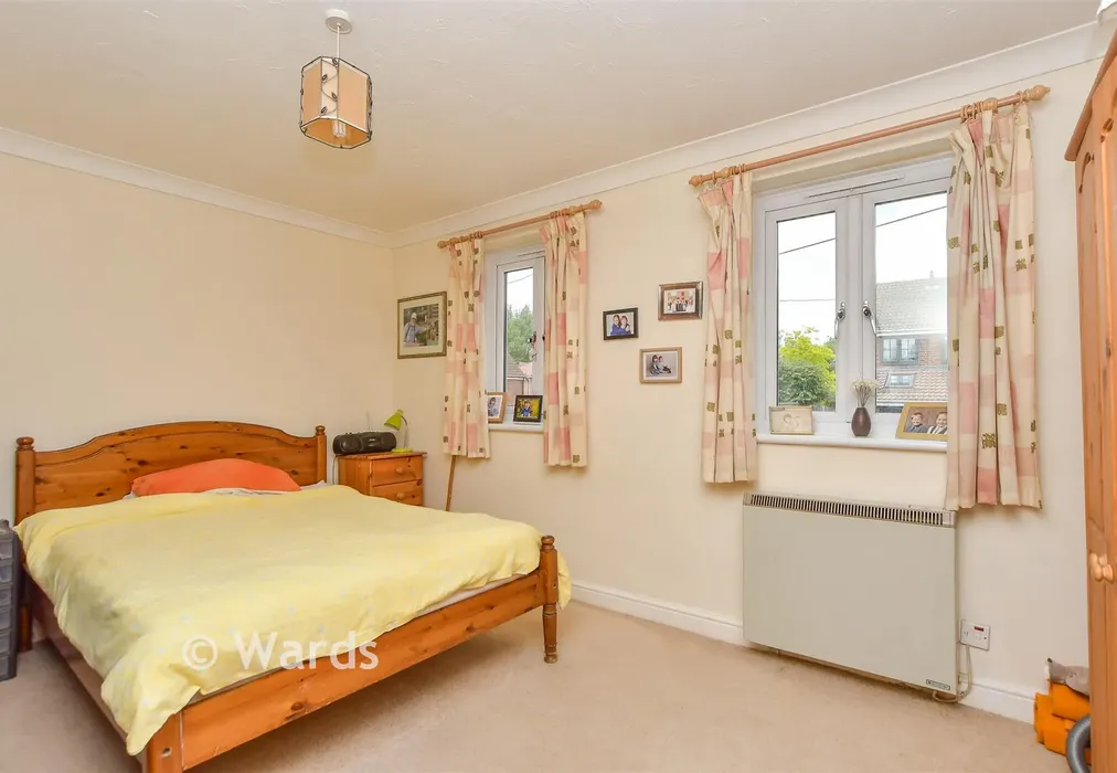 Bedroom - Ferry Lane, Wouldham, Rochester, Kent - Wards of Kent