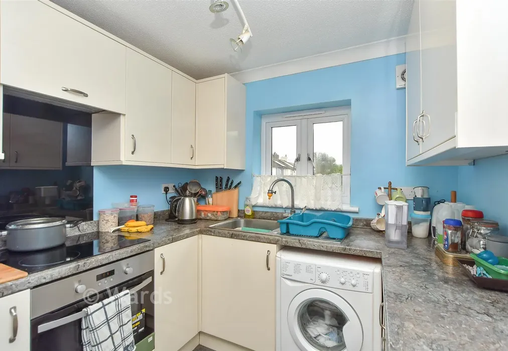 Kitchen - Ferry Lane, Wouldham, Rochester, Kent - Wards of Kent