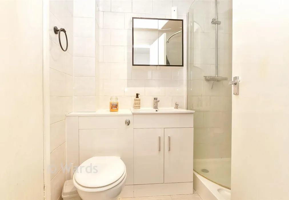 Shower Room - Farley Road, Gravesend, Kent - Wards of Kent