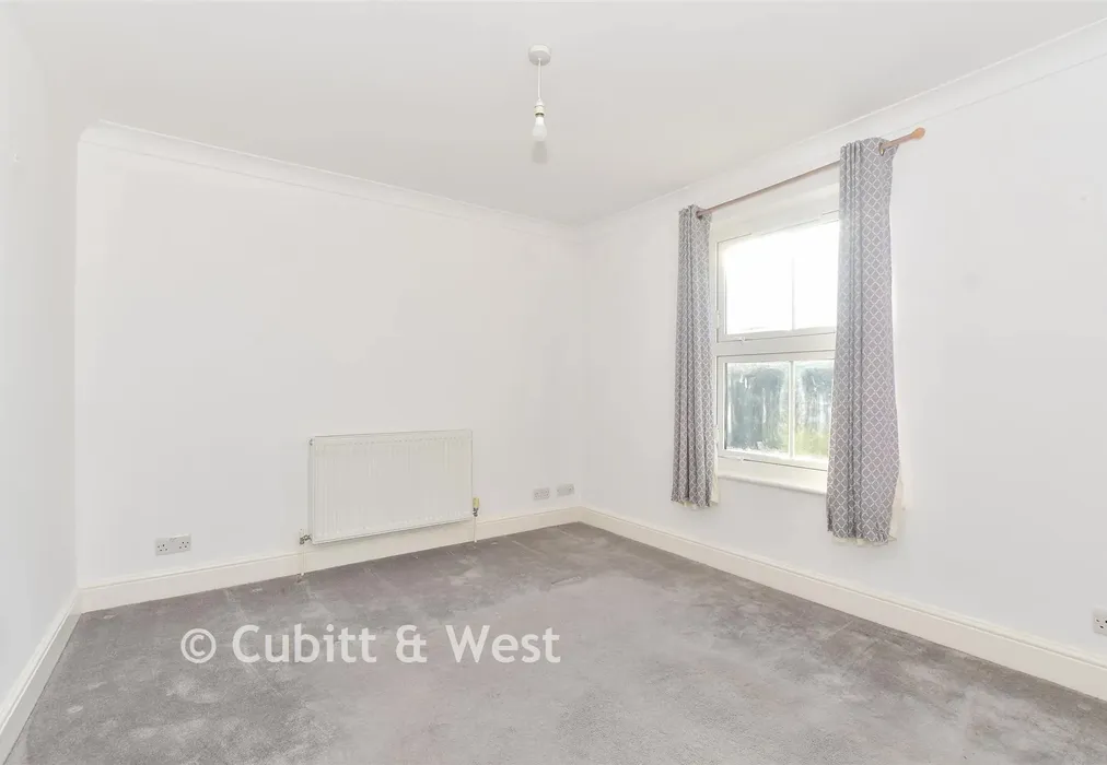 Lounge - Victoria Road, Cranleigh, Surrey - Wards of Kent