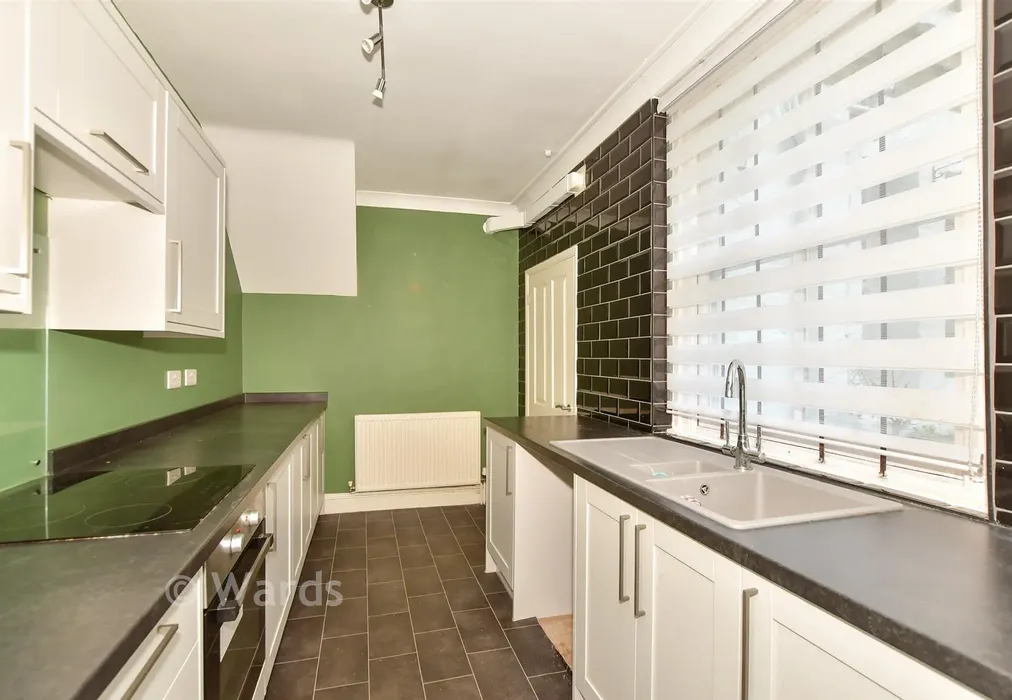 Kitchen - Victoria Park, Dover, Kent - Wards of Kent