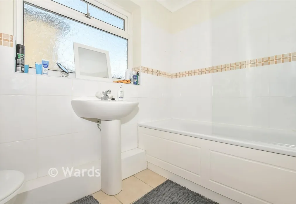 Bathroom - Peel Street, Maidstone, Kent - Wards of Kent