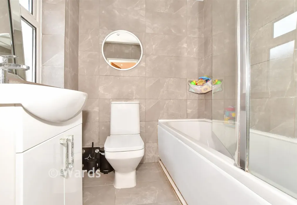 Bathroom - Island Road, Upstreet, Canterbury, Kent - Wards of Kent
