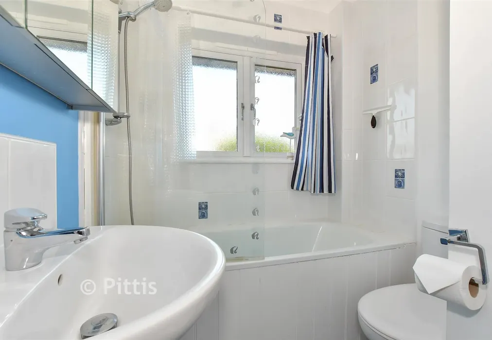 Bathroom - Fairmead Close, Sandown, Isle of Wight - Wards of Kent