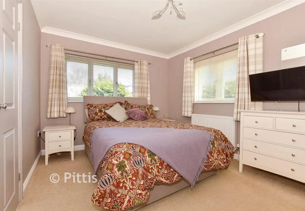 Bedroom 1 - Fairmead Close, Sandown, Isle of Wight - Wards of Kent