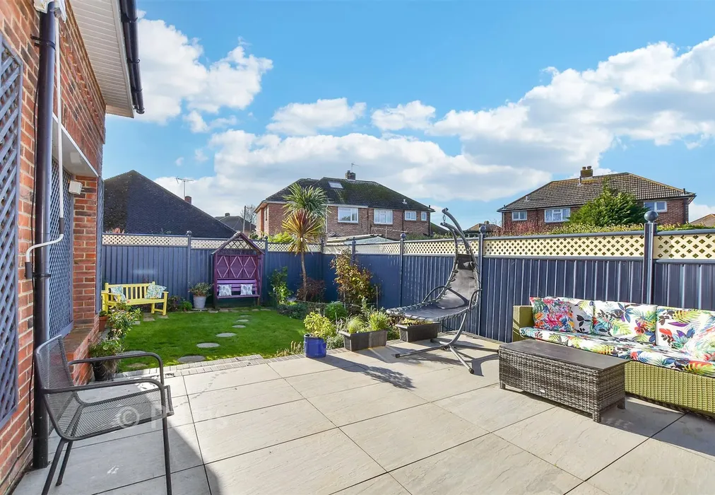 Rear Garden - Fairmead Close, Sandown, Isle of Wight - Wards of Kent