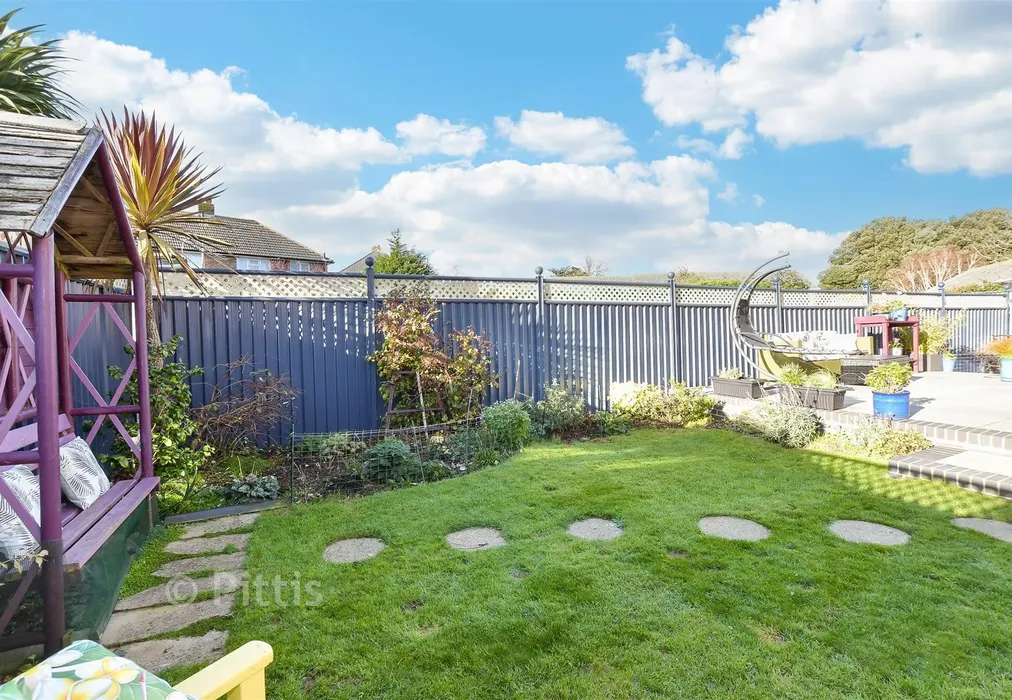 Rear Garden - Fairmead Close, Sandown, Isle of Wight - Wards of Kent