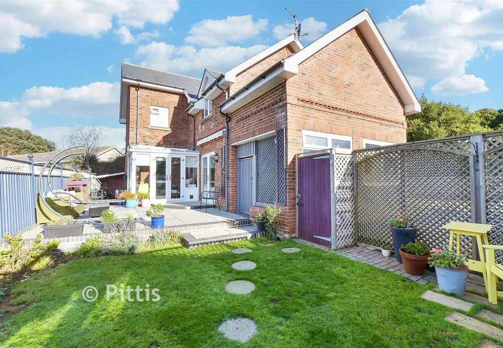 Rear Garden - Fairmead Close, Sandown, Isle of Wight - Wards of Kent