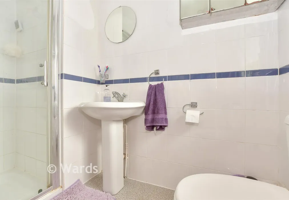 En-Suite Shower Room - Park Farm Close, Shadoxhurst, Ashford, Kent - Wards of Kent