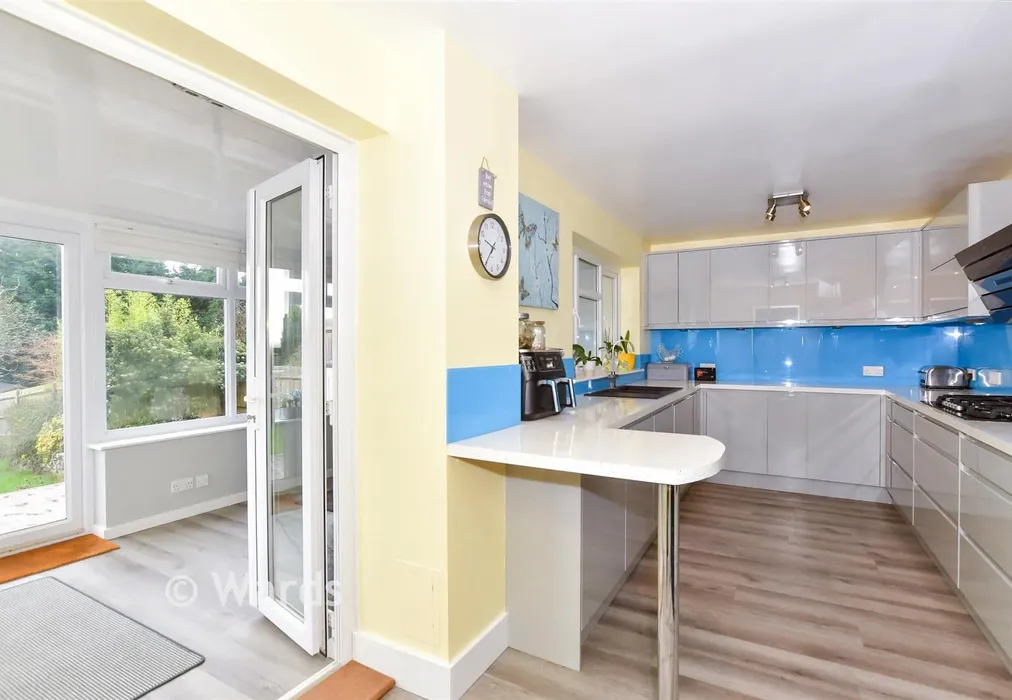Kitchen - Blunden Lane, Yalding, Maidstone, Kent - Wards of Kent