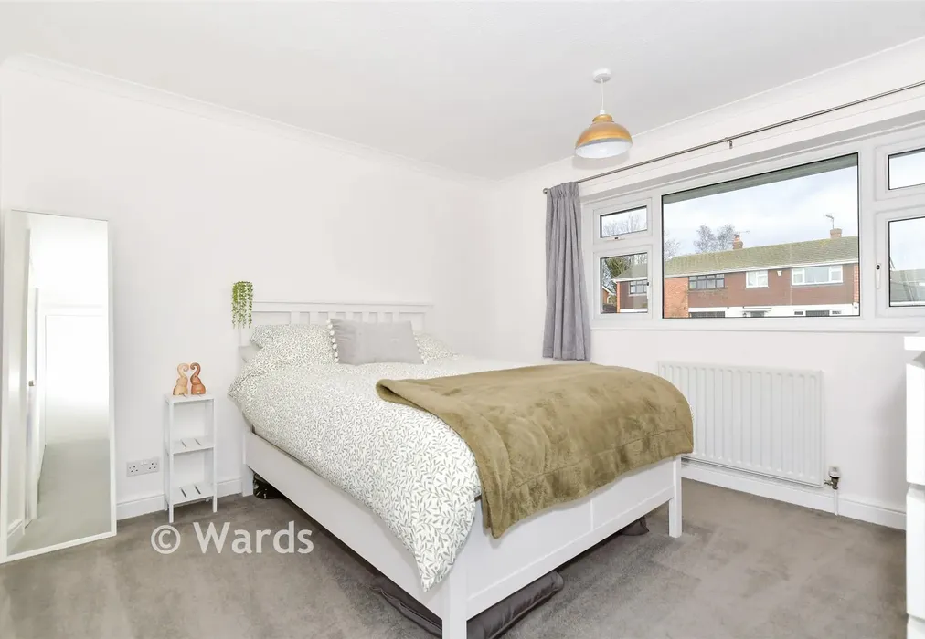 Bedroom 2 - Blunden Lane, Yalding, Maidstone, Kent - Wards of Kent