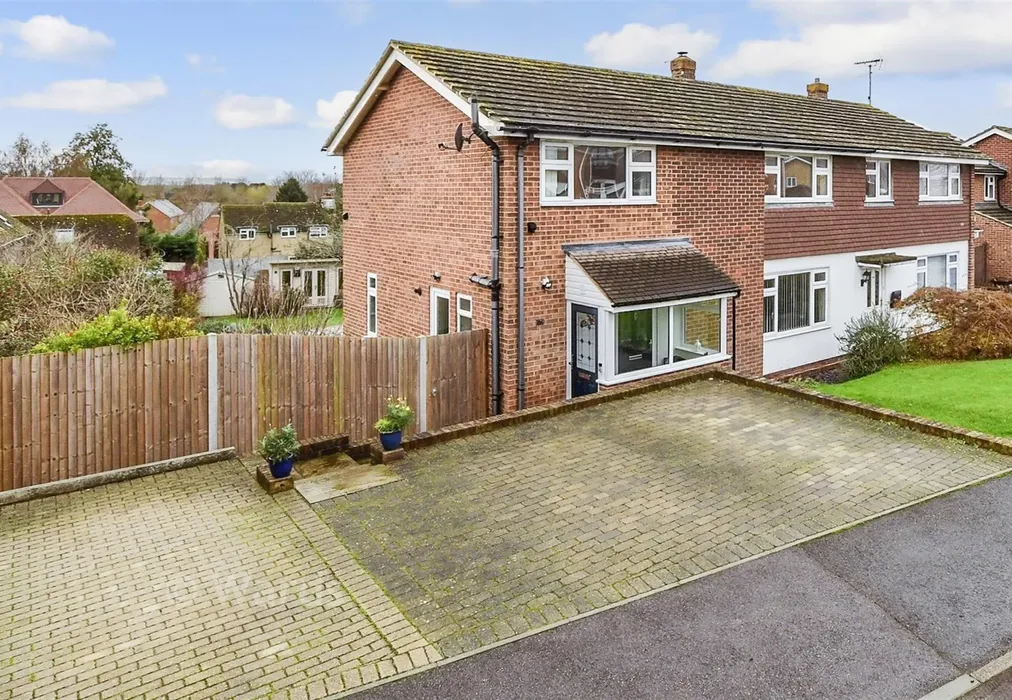 Front - Blunden Lane, Yalding, Maidstone, Kent - Wards of Kent