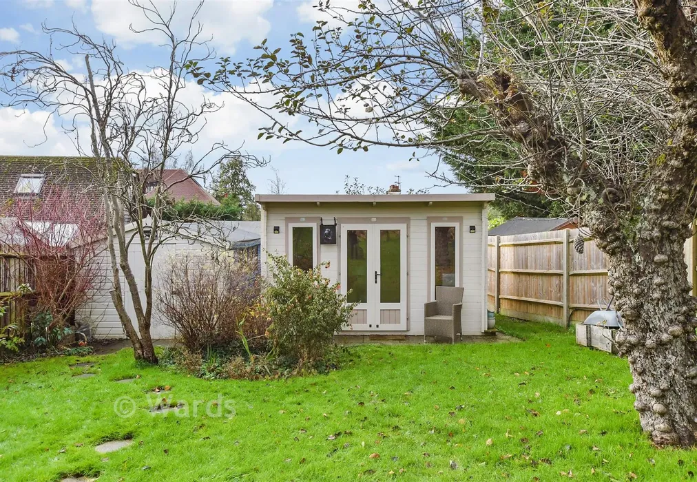 Rear Garden - Blunden Lane, Yalding, Maidstone, Kent - Wards of Kent