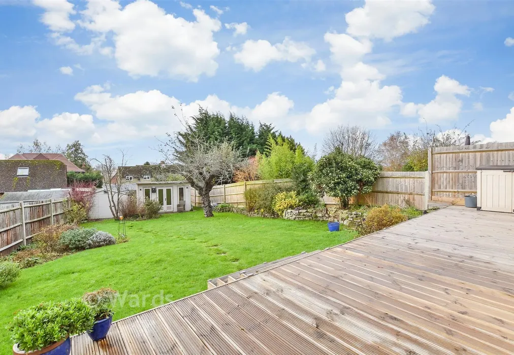 Rear Garden - Blunden Lane, Yalding, Maidstone, Kent - Wards of Kent