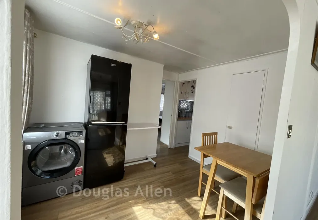 Kitchen - Lower Dunton Road, Dunton, Brentwood, Essex - Wards of Kent