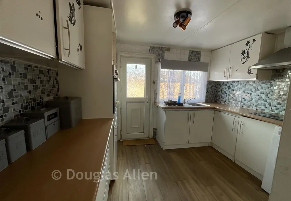 Kitchen - Lower Dunton Road, Dunton, Brentwood, Essex - Wards of Kent