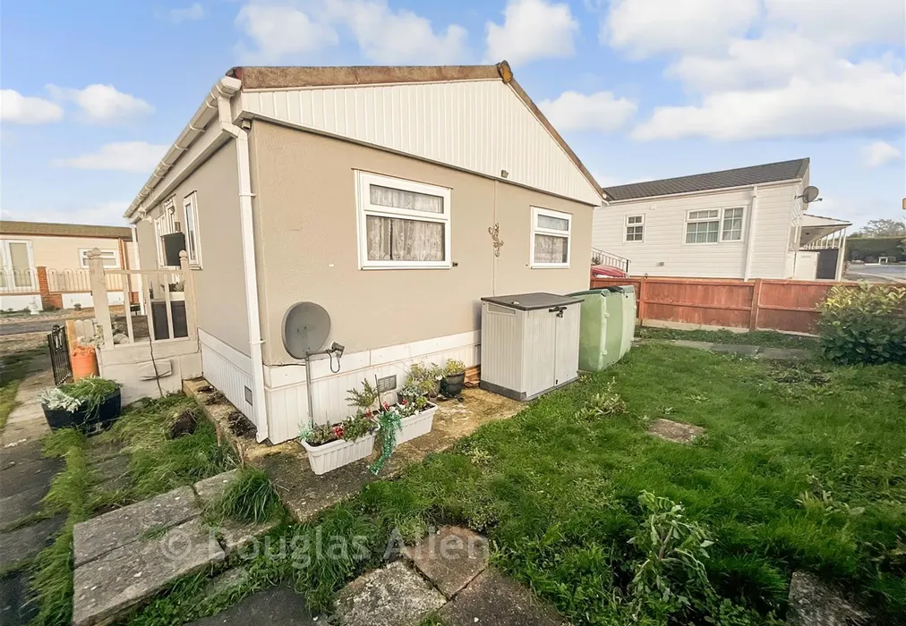 Garden - Lower Dunton Road, Dunton, Brentwood, Essex - Wards of Kent