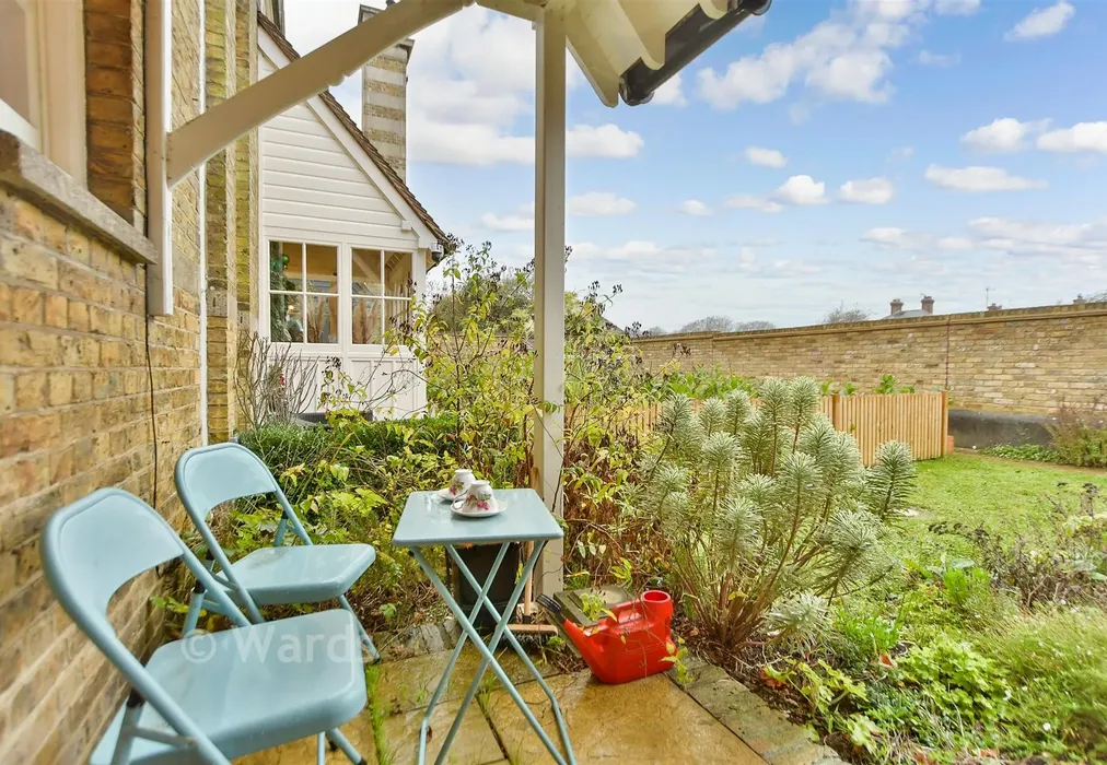 Front Garden - Ethelbert Road, Faversham, Kent - Wards of Kent