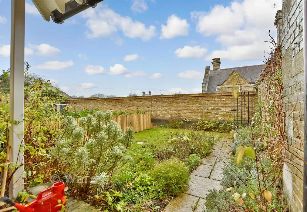 Front Garden - Ethelbert Road, Faversham, Kent - Wards of Kent