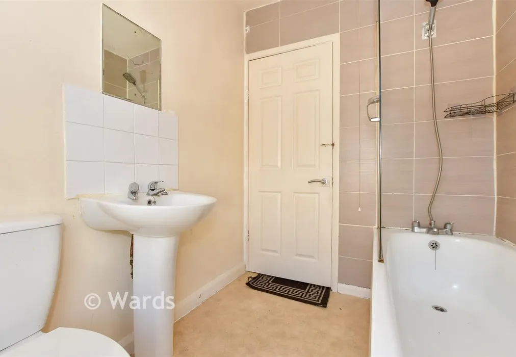Bathroom - Percival Terrace, Dover, Kent - Wards of Kent