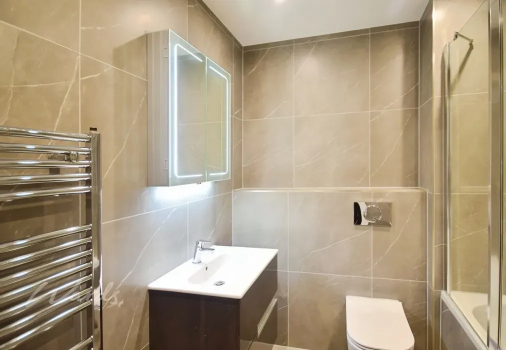 Emin 21 bath use - Emin Court Gallery Walk CT9 - Wards of Kent