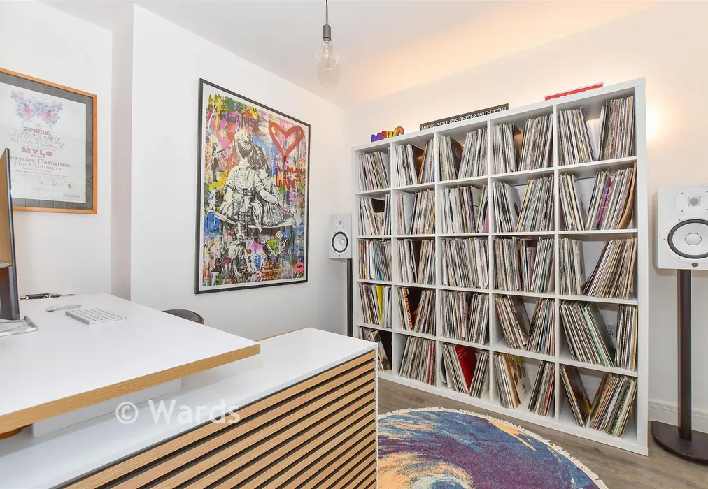 Office - Merlyn Drive, Kings Hill, West Malling, Kent - Wards of Kent