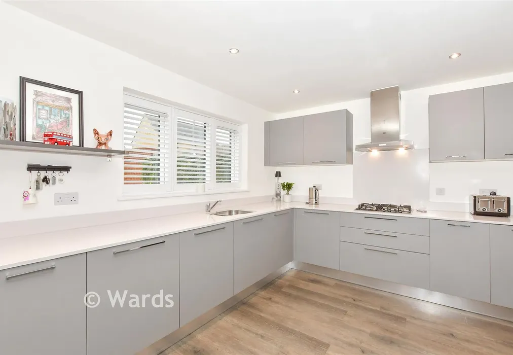 Kitchen - Merlyn Drive, Kings Hill, West Malling, Kent - Wards of Kent