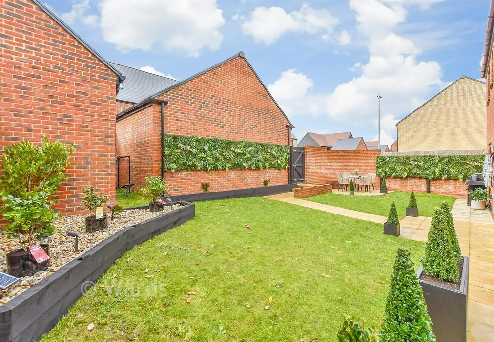 Rear Garden - Merlyn Drive, Kings Hill, West Malling, Kent - Wards of Kent