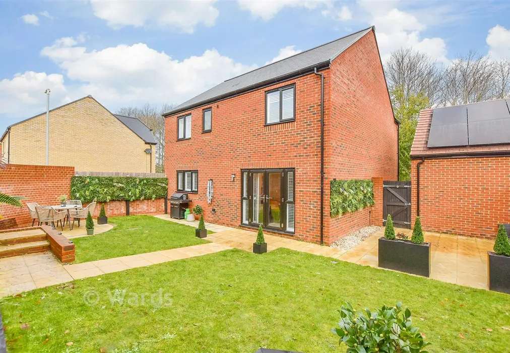 Rear Garden - Merlyn Drive, Kings Hill, West Malling, Kent - Wards of Kent