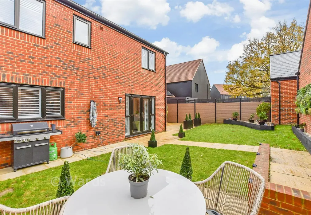 Rear Garden - Merlyn Drive, Kings Hill, West Malling, Kent - Wards of Kent