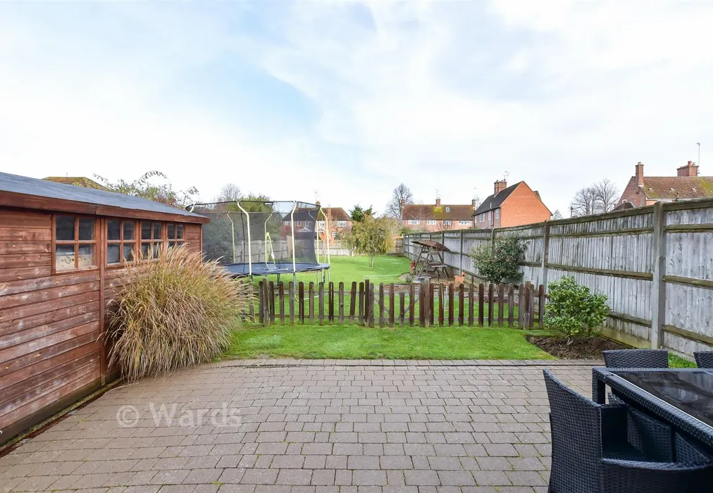 Rear Garden - Shrubcote, Tenterden, Kent - Wards of Kent