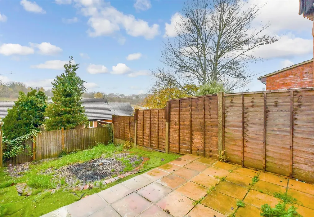 Rear Garden - Bilsington Close, Walderslade, Chatham, Kent - Wards of Kent