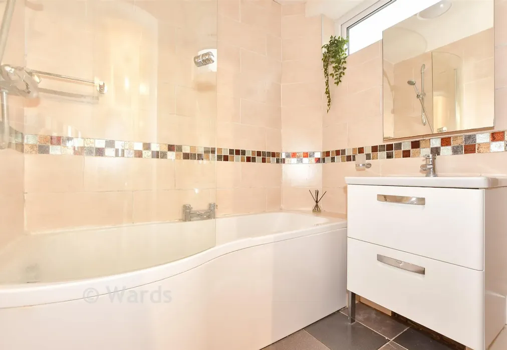 Bathroom - Westbourne Gardens, Folkestone, Kent - Wards of Kent